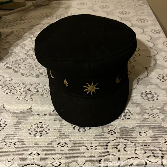 The Luna Bloom Life Saros Cabbie hat main image 7